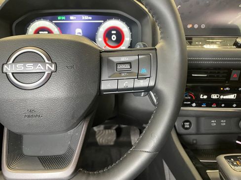 Certified 2025 Nissan Rogue SL w/ SL Premium Package FWD image 15