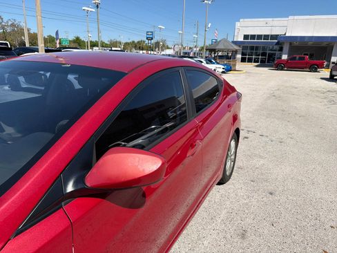Used 2016 Hyundai Elantra SE w/ Option Group 02 FWD image 12