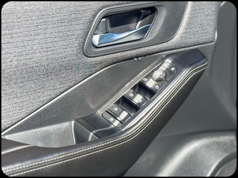 Used 2021 Nissan Rogue SV image 9