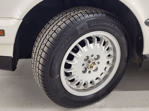 Used 1987 BMW 325i Convertible image 20