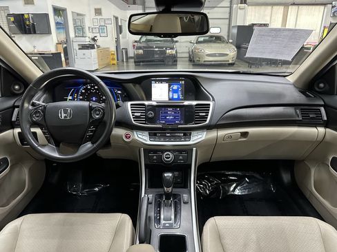 Used 2014 Honda Accord Touring image 18