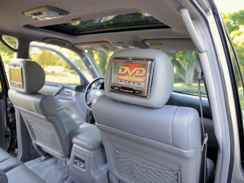 Used 2007 Toyota Land Cruiser AWD/4WD image 70