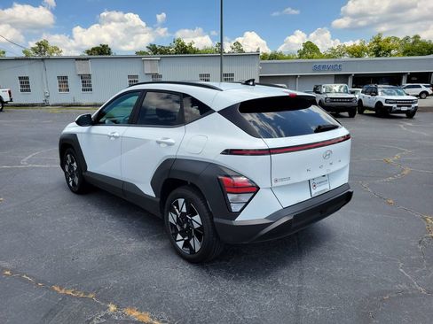 Used 2025 Hyundai Kona SEL FWD image 3