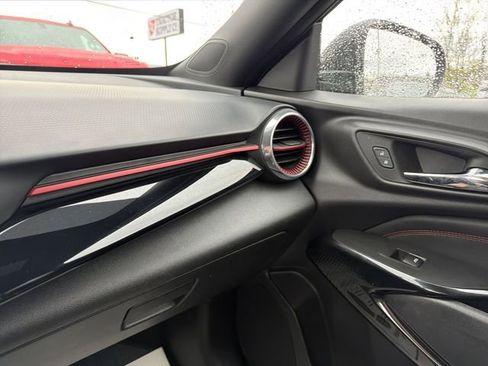 Used 2024 Chevrolet Trax RS w/ Sunroof Package FWD image 24