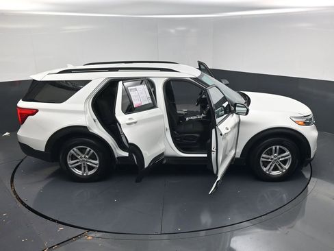 Used 2024 Ford Explorer XLT image 30