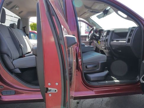 Used 2018 RAM 1500 ST AWD/4WD image 10