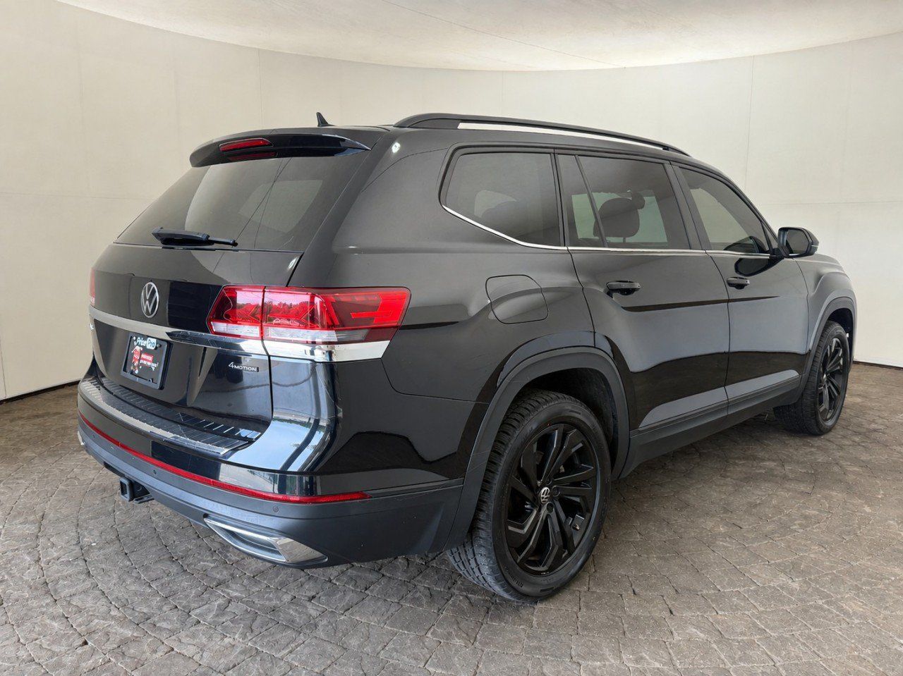 Used 2023 Volkswagen Atlas SE w/ Black Wheel Package AWD/4WD image 9