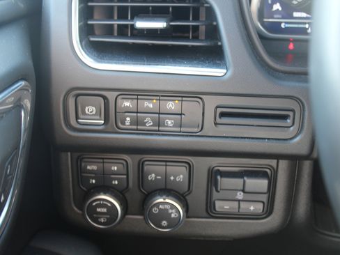 Used 2023 Chevrolet Tahoe Z71 w/ Z71 Off-Road Package image 10