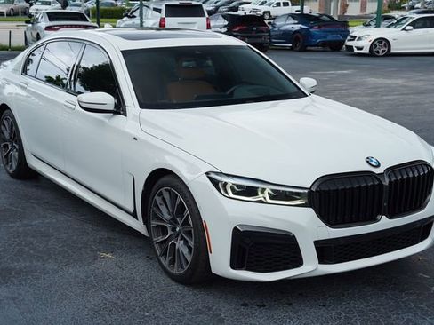 Used 2022 BMW 740i w/ M Sport Package RWD image 18