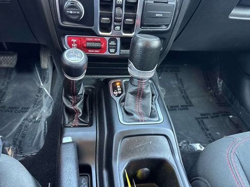 Used 2022 Jeep Gladiator Rubicon w/ LED Lighting Group AWD/4WD image 28