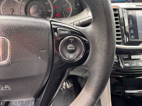 Used 2017 Honda Accord EX image 30