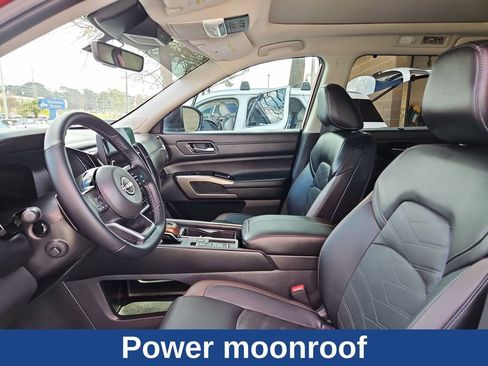 Used 2025 Nissan Pathfinder Platinum image 8