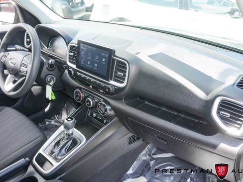 Used 2024 Hyundai Venue SE FWD image 32