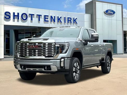 Used 2024 GMC Sierra 2500 Denali AWD/4WD image 3