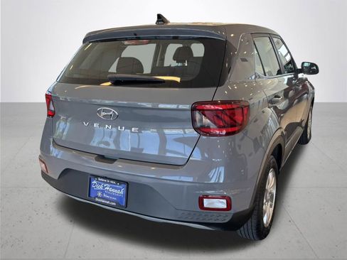 Used 2021 Hyundai Venue SE FWD image 7