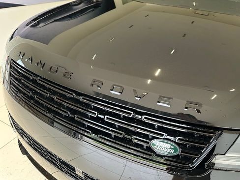 New 2025 Land Rover Range Rover Sport Dynamic SE AWD/4WD image 9
