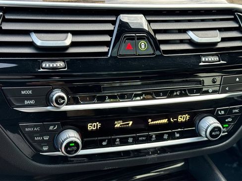 Used 2019 BMW 530e w/ Convenience Package image 24