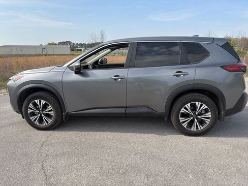 Used 2022 Nissan Rogue SV image 10