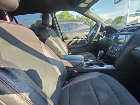 Used 2019 Ford Explorer XLT w/ Equipment Group 202A FWD image 4