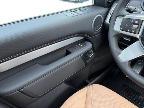 New 2026 Land Rover Discovery Dynamic SE AWD/4WD image 12