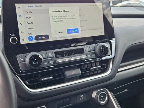 Used 2025 Toyota Grand Highlander XLE image 17