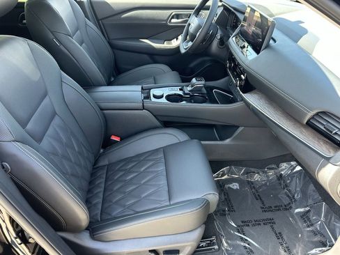 New 2026 Nissan Rogue Platinum image 9