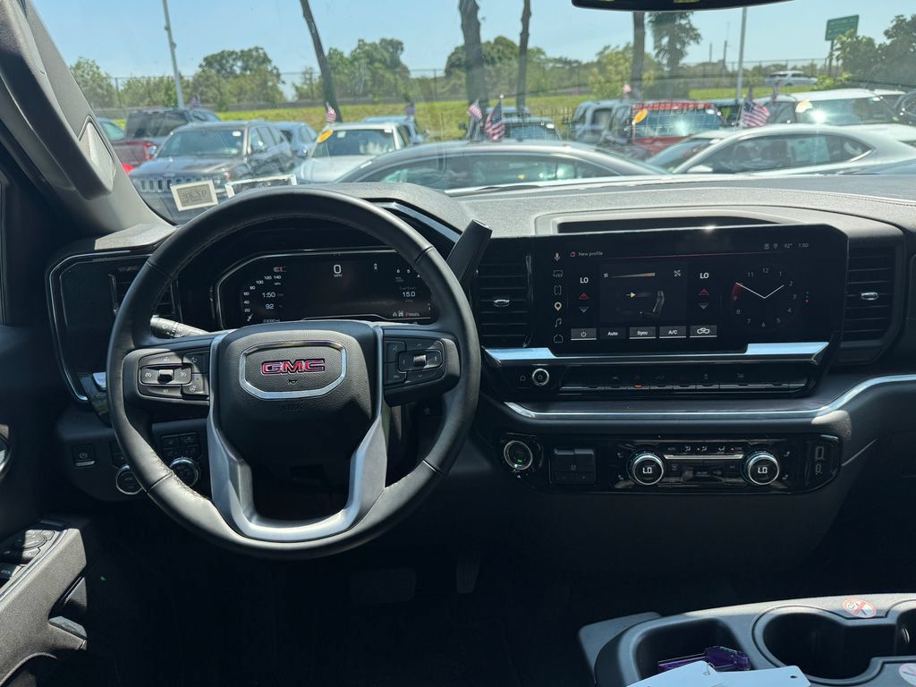 Used 2025 GMC Sierra 1500 SLT AWD/4WD image 13