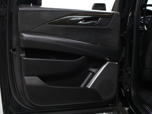 Used 2020 Cadillac Escalade ESV Platinum image 29