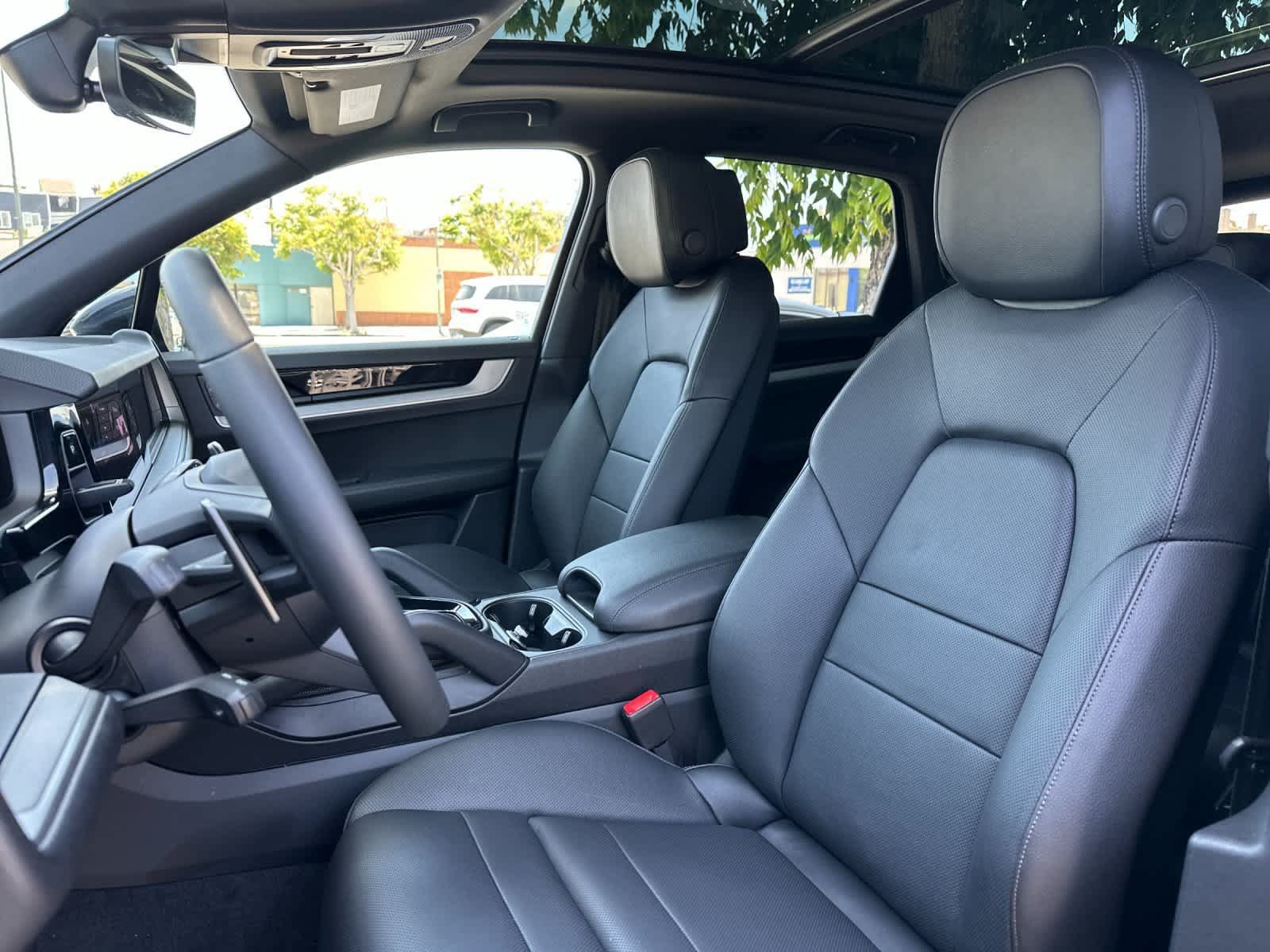 Certified 2026 Porsche Cayenne AWD/4WD image 5