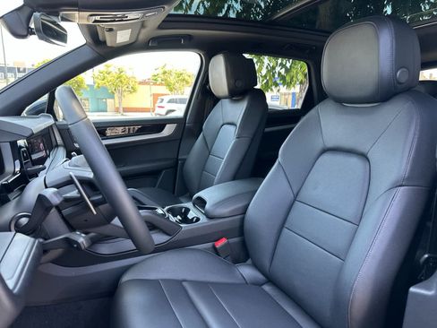 Certified 2026 Porsche Cayenne AWD/4WD image 5