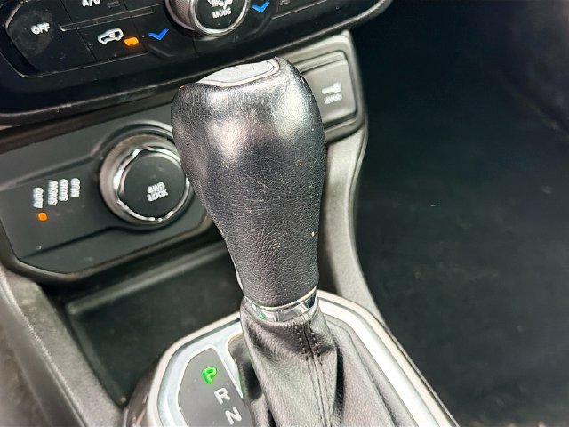 Used 2021 Jeep Renegade Limited AWD/4WD image 21