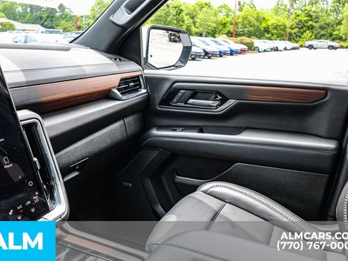 Used 2025 GMC Yukon Denali AWD/4WD image 45