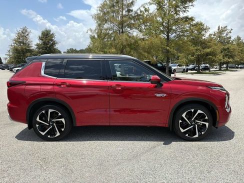 Used 2023 Mitsubishi Outlander SEL AWD/4WD image 2