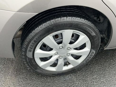 Used 2015 Toyota Corolla LE image 10