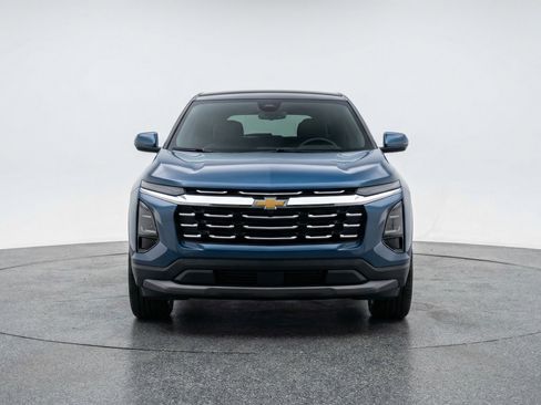 Used 2025 Chevrolet Equinox LT image 2