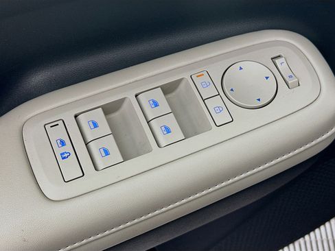 Used 2025 Hyundai Santa Fe SEL FWD image 15