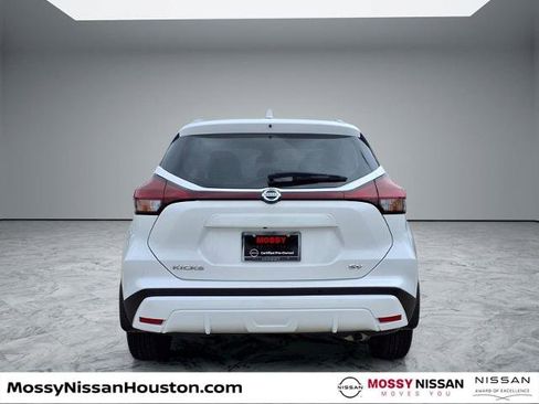 Certified 2021 Nissan Kicks SV FWD image 6