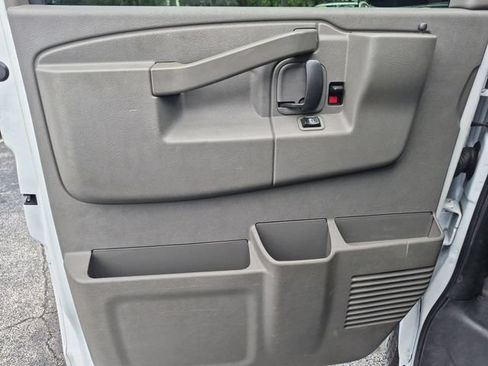 Used 2021 GMC Savana 2500 w/ Driver Convenience Package RWD image 9