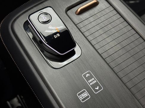 Used 2023 Nissan Ariya FWD image 27