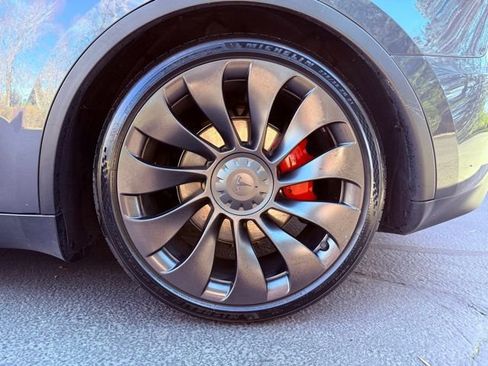 Used 2022 Tesla Model Y Performance image 29