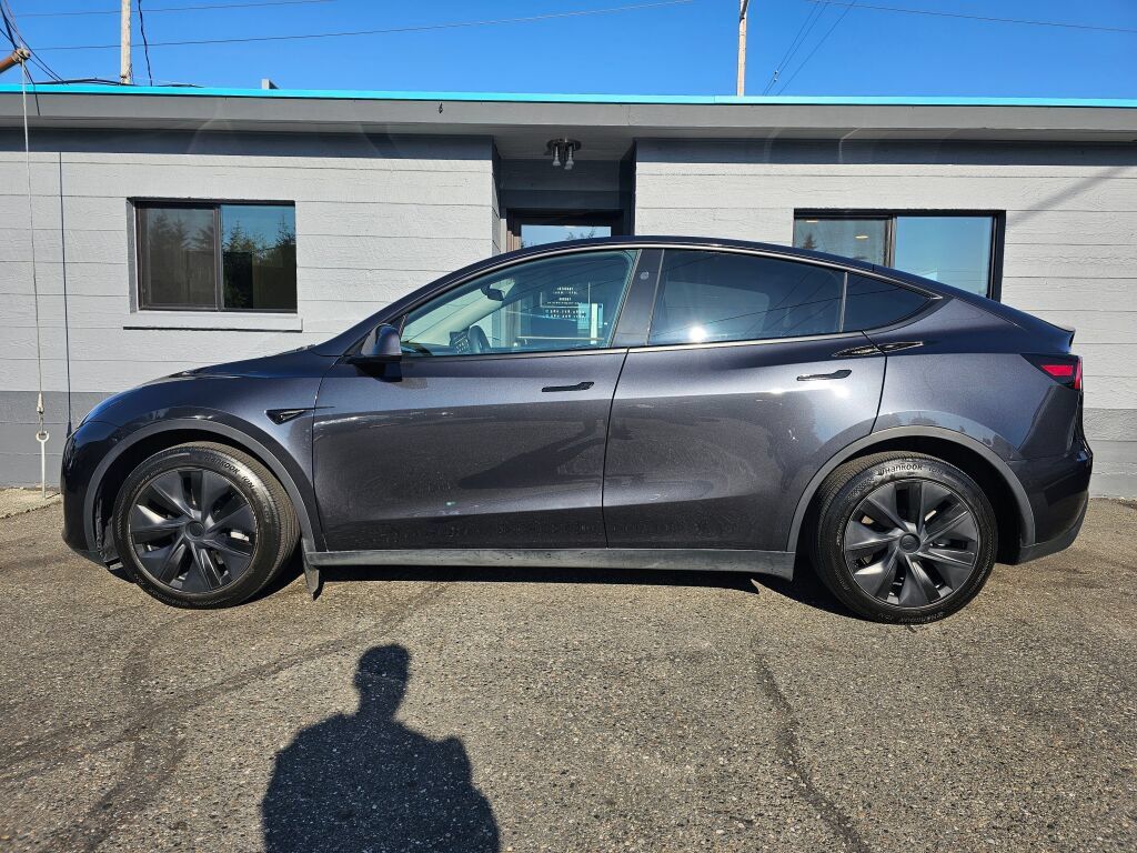 Used 2024 Tesla Model Y Long Range AWD/4WD image 2