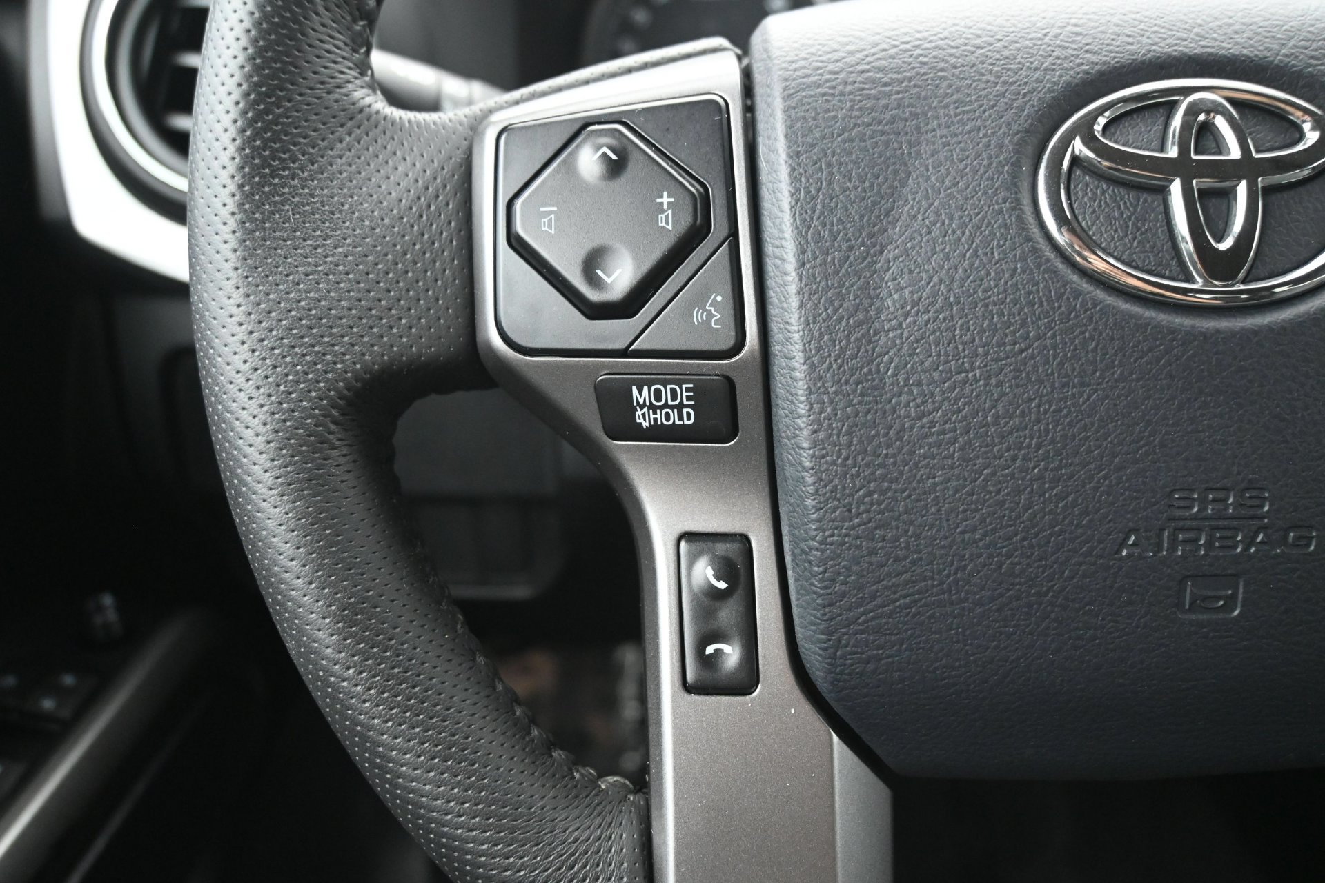 Used 2020 Toyota Tacoma SR5 w/ Technology Package AWD/4WD image 19
