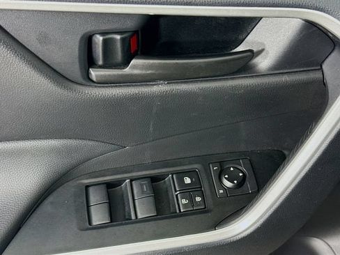 Certified 2025 Toyota RAV4 LE AWD/4WD image 19