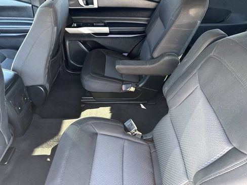 Used 2022 Ford Explorer XLT RWD image 16