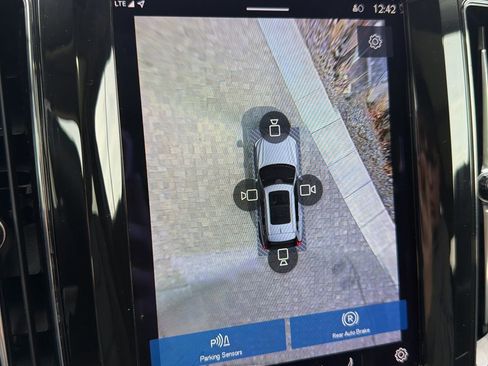 Used 2023 Volvo XC60 B5 Plus w/ Protection Package Premier image 34