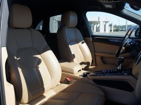 Used 2017 Porsche Macan image 19