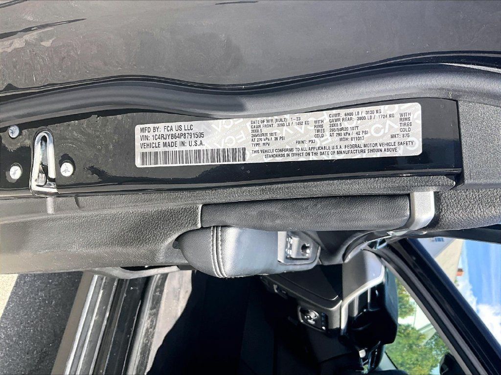Used 2023 Jeep Grand Cherokee 4WD 4xe image 35