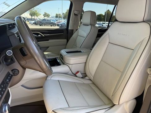 Used 2022 GMC Yukon XL Denali AWD/4WD image 23