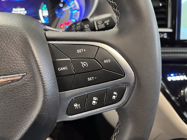 Used 2024 Chrysler Pacifica Limited FWD image 27