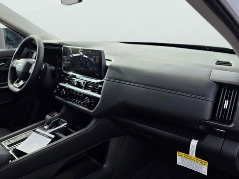 New 2026 Nissan Pathfinder Platinum FWD image 12